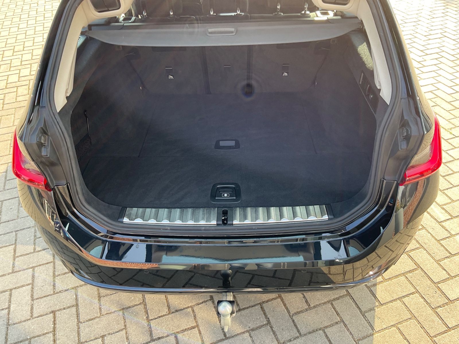 Fahrzeugabbildung BMW 318d Touring,AHK,Carplay,Sitzheizung,Isofix