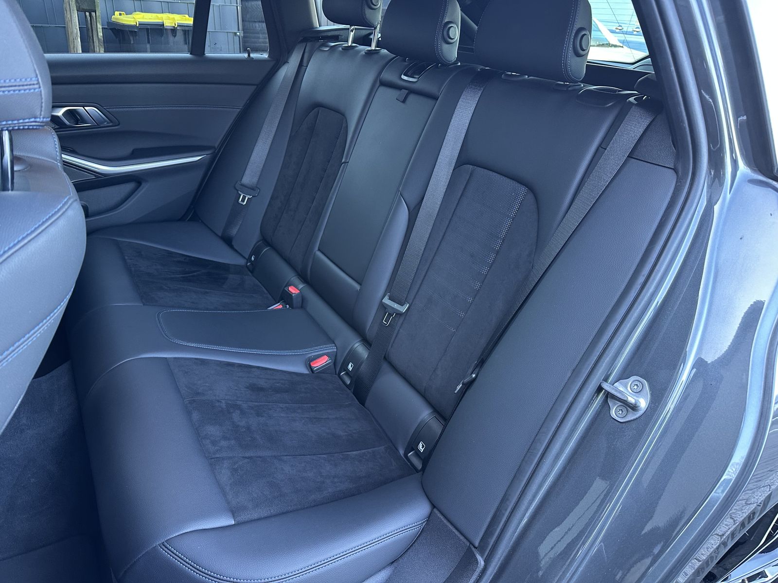 Fahrzeugabbildung BMW 330e Touring M-Sport NAV+LASER+KAM+19ZO+H&K+1HD