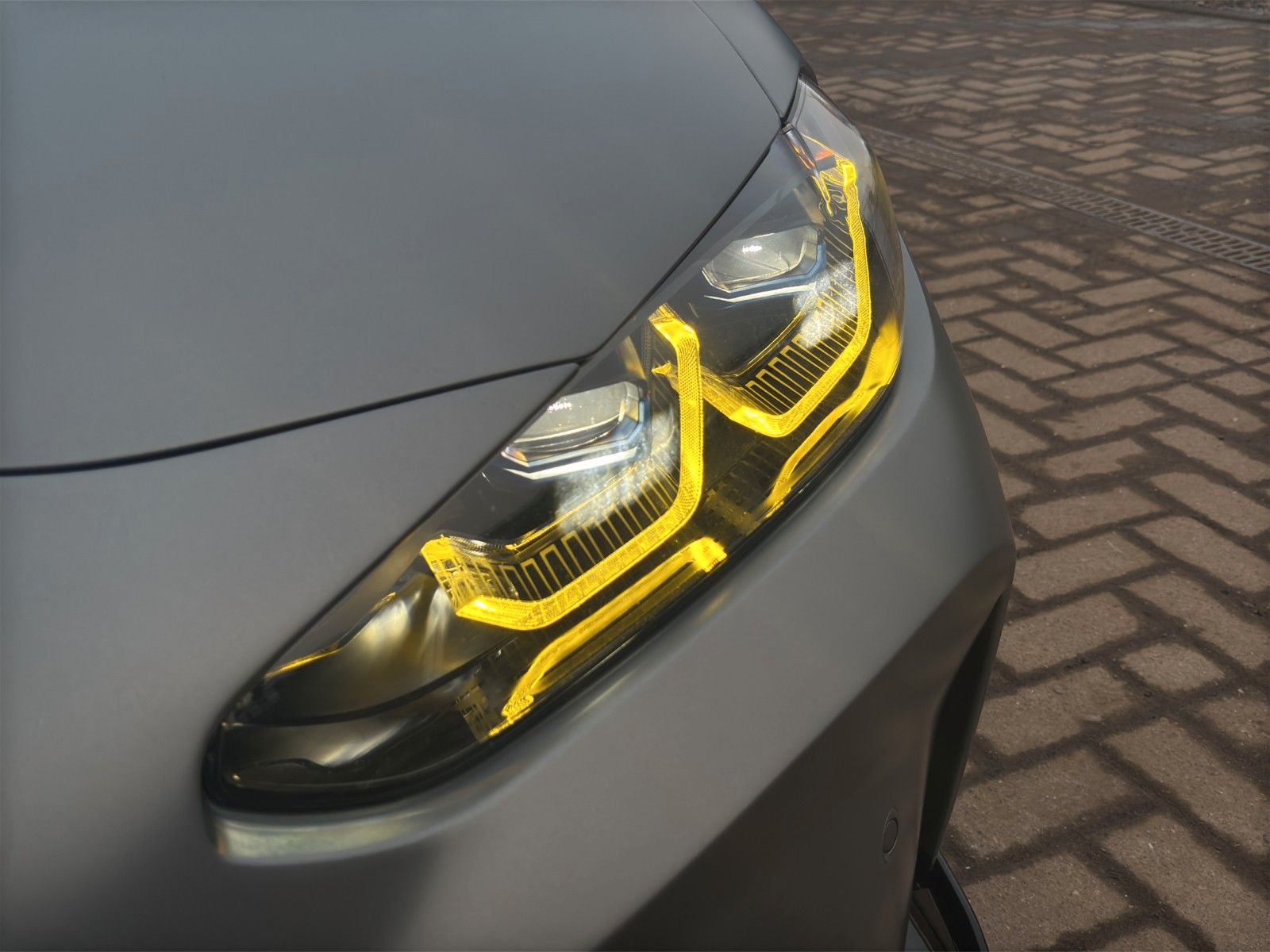 Fahrzeugabbildung BMW M3 Comp. Gelbe M-DRL/Carbon/M-Drivers/Individual