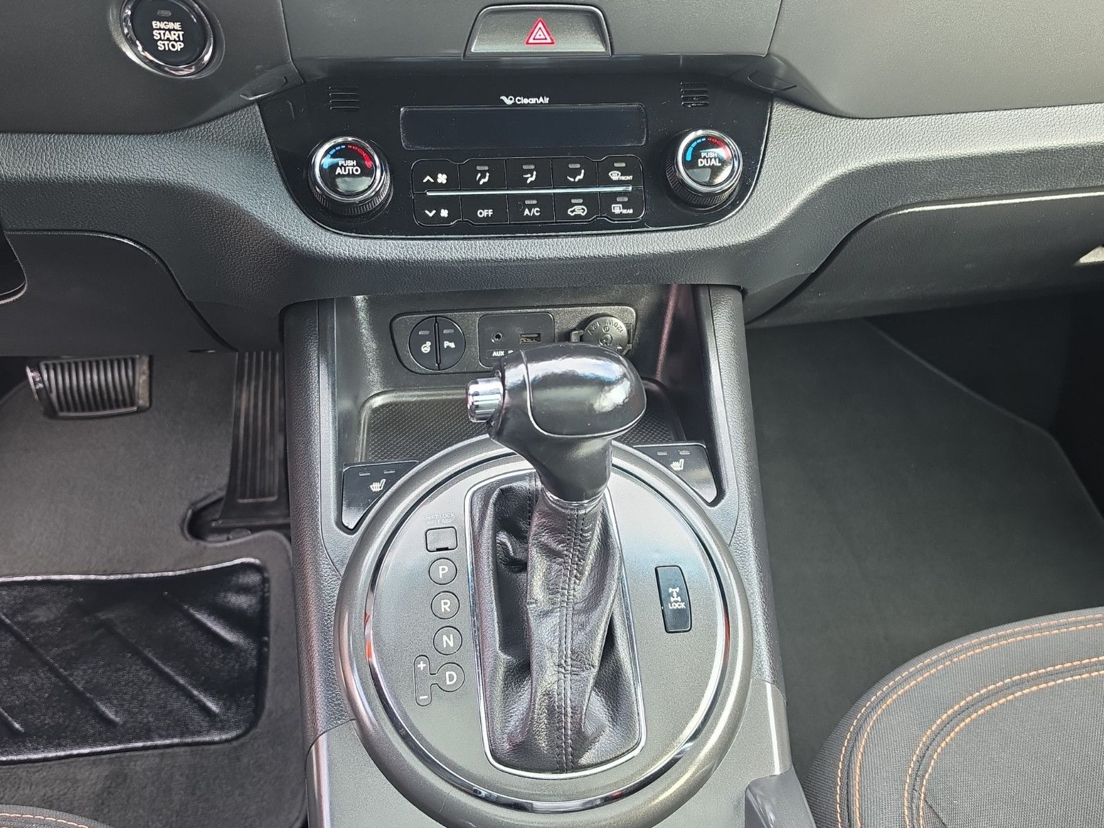 Fahrzeugabbildung Kia Sportage  ALLRAD 4X4 AUTOMAT/PANORAMA/NAVI/XENON