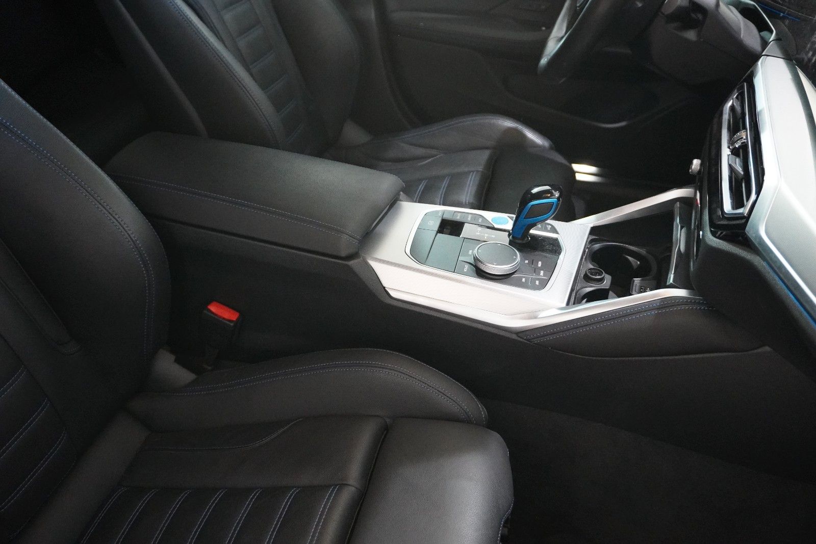 Fahrzeugabbildung BMW i4 Gran Coupe 40 eDrive M-SPORT NAVI/LED/360°/SH