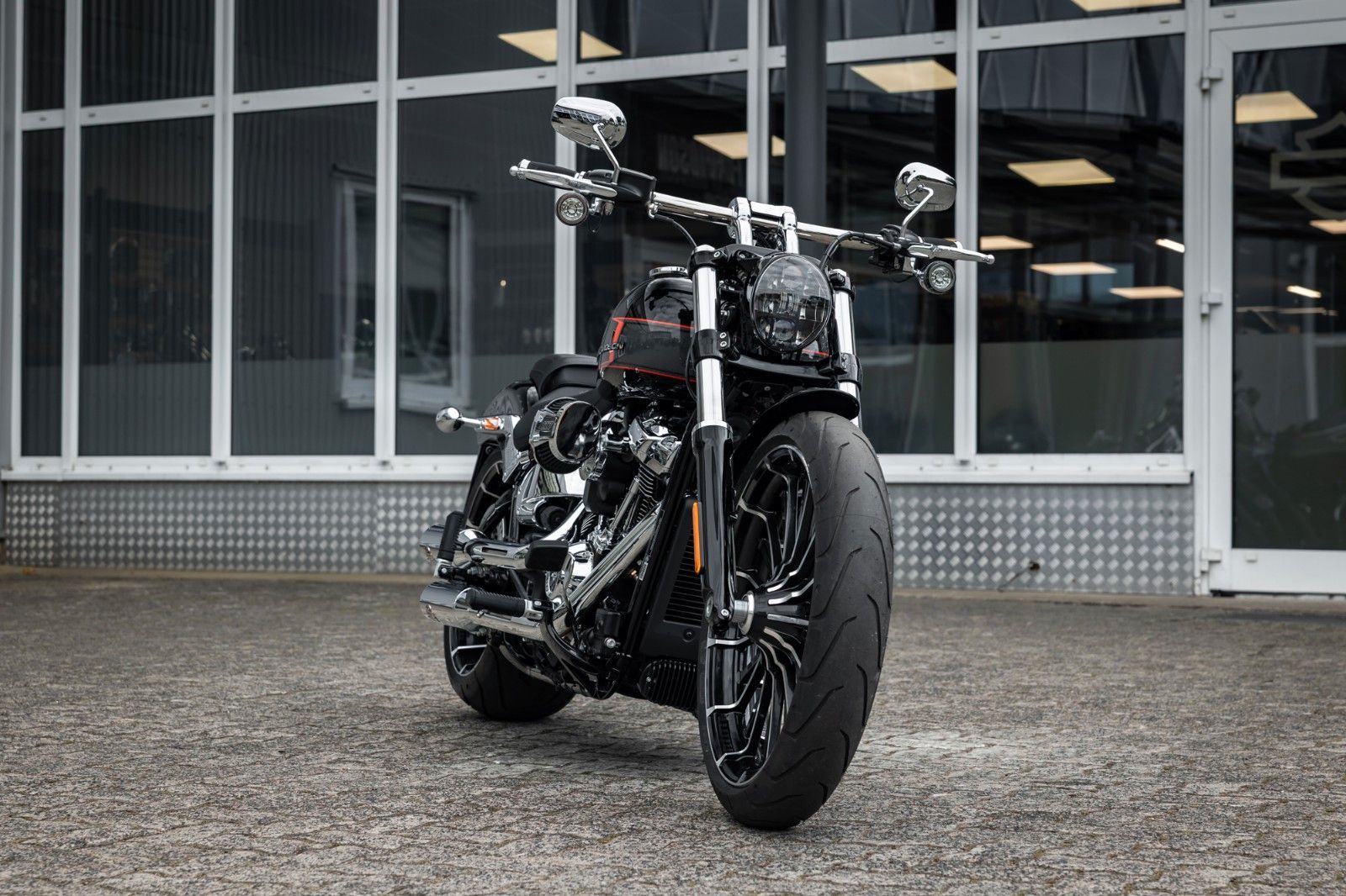 Fahrzeugabbildung Harley-Davidson FXBR Breakout 117 cui -Jekill & Hyde -