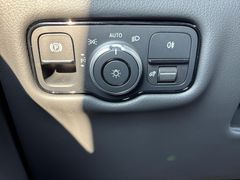 Fahrzeugabbildung Mercedes-Benz V300d 4M EXCLUSIVE extralang LUX-SITZE AIRMATIC