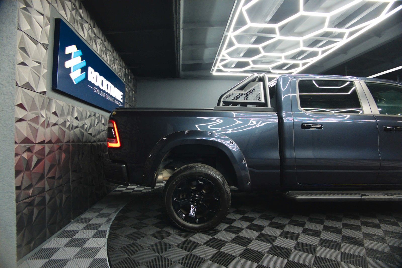 Fahrzeugabbildung Dodge RAM 5.7 V8 HEMI 4x4 OFFROAD Night-Paket LONGBED