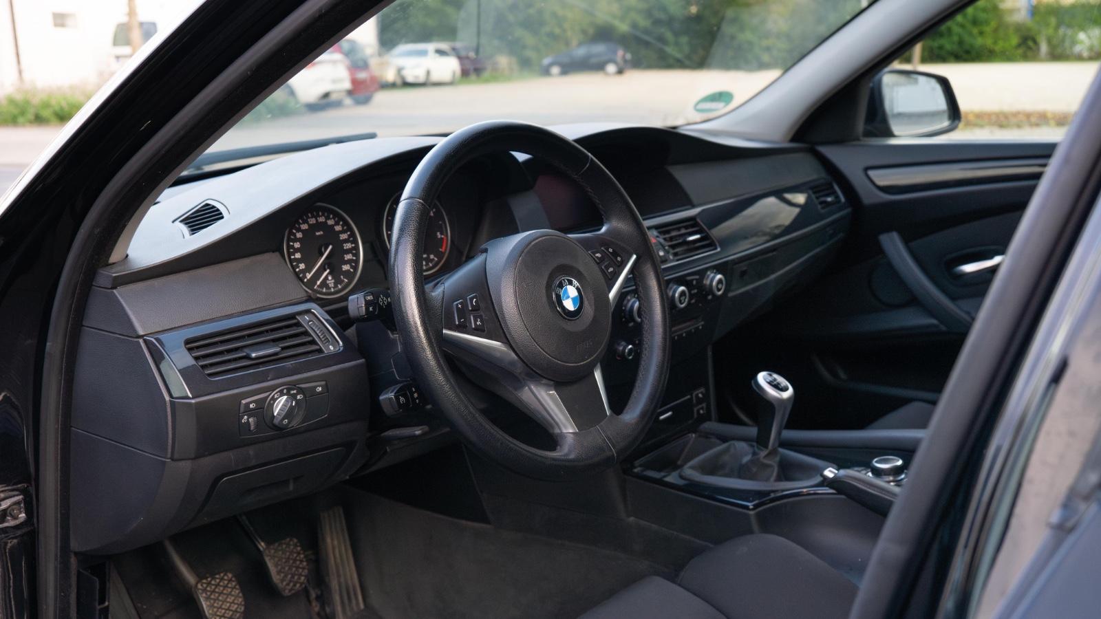 BMW 520 2010 — photo 7