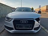 Audi A4 Avant 2.0 TDI S-Line Selection PDC/NAVI/BT