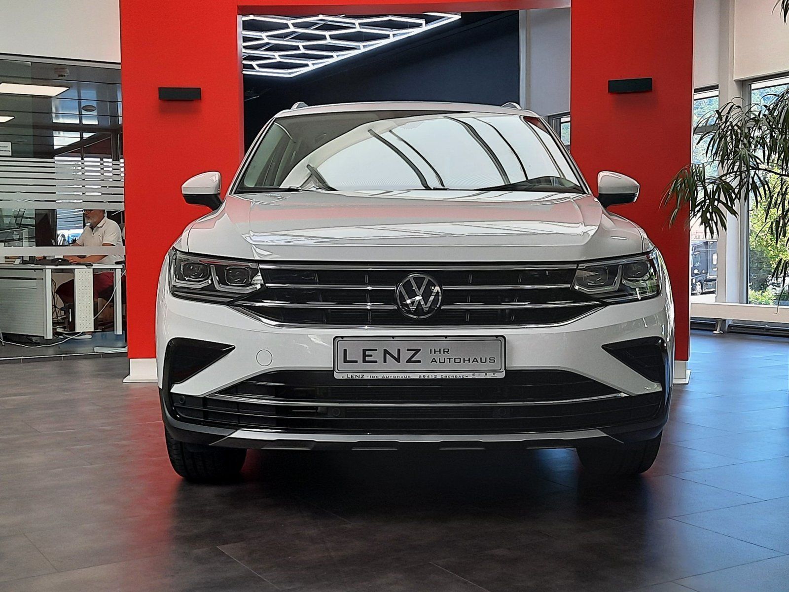 Fahrzeugabbildung Volkswagen Tiguan Elegance TSI DSG *LED*PDC*Sitzhzg*ACC*APP
