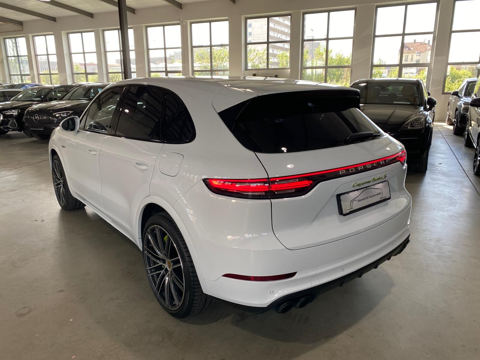 Fahrzeugabbildung Porsche Cayenne Turbo S E Hybrid/Pano/HUD/Matrix/22´/BUR