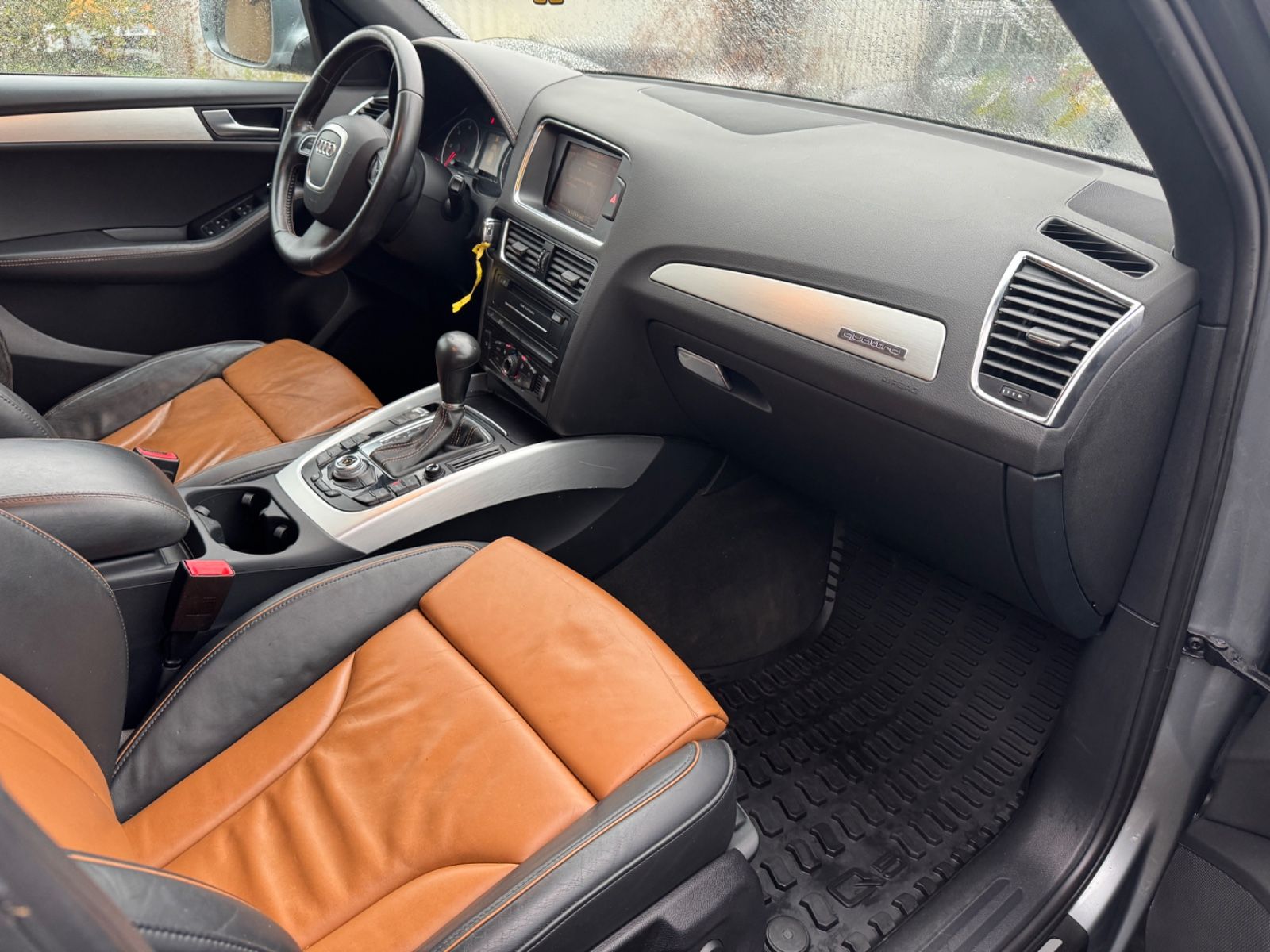 Fahrzeugabbildung Audi Q5 2.0 TDI quattro S Line Leder+Navi+Xenon