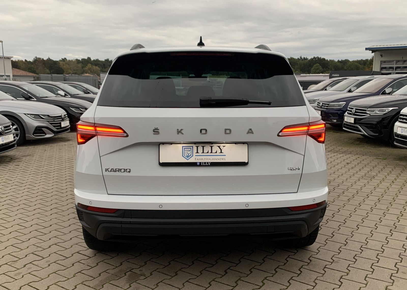 Fahrzeugabbildung SKODA Karoq 2.0 TDI*4x4*LED*Cam*ACC*Navi*PDC*Spur*