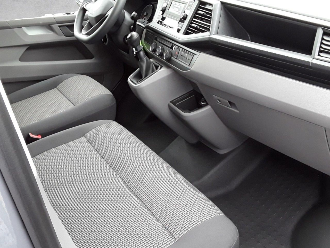 Fahrzeugabbildung Volkswagen T6 Caravelle 6.1 Kombi Trendline LR TDI 110 kW