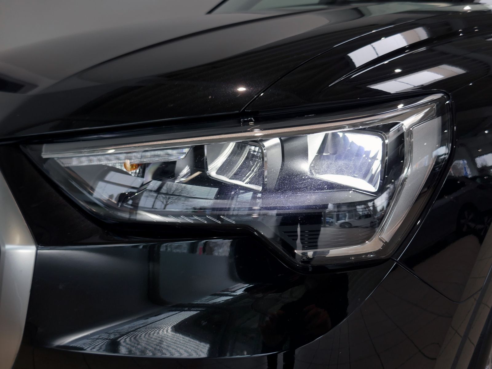 Fahrzeugabbildung Audi Q3 35 Advanced 2.0 TDI | LED AHK PDC Navi