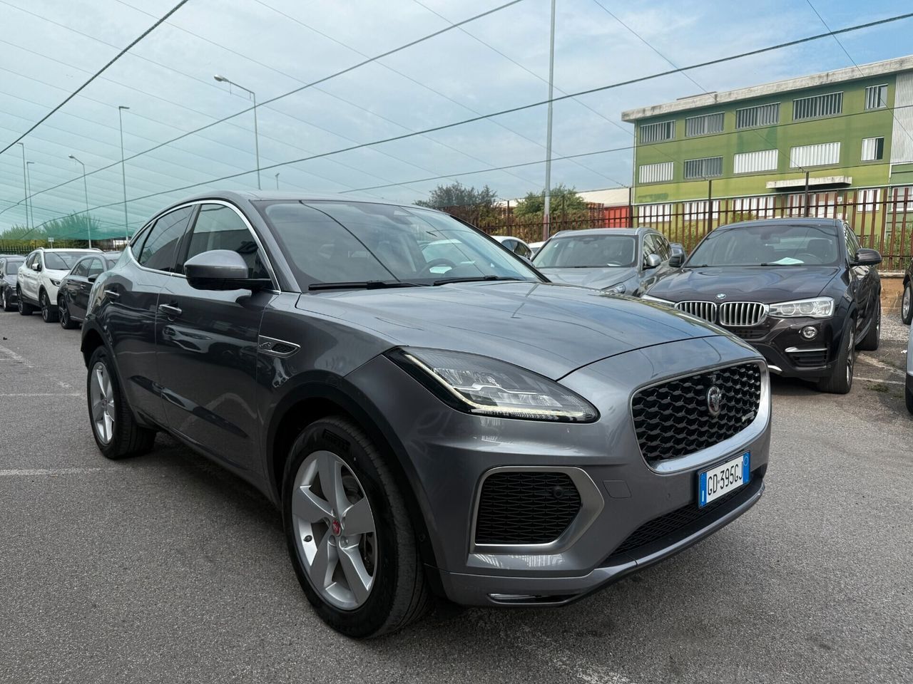 Jaguar E-Pace 2.0d i4 mhev R-Dynamic SE awd (KM  imagem 3