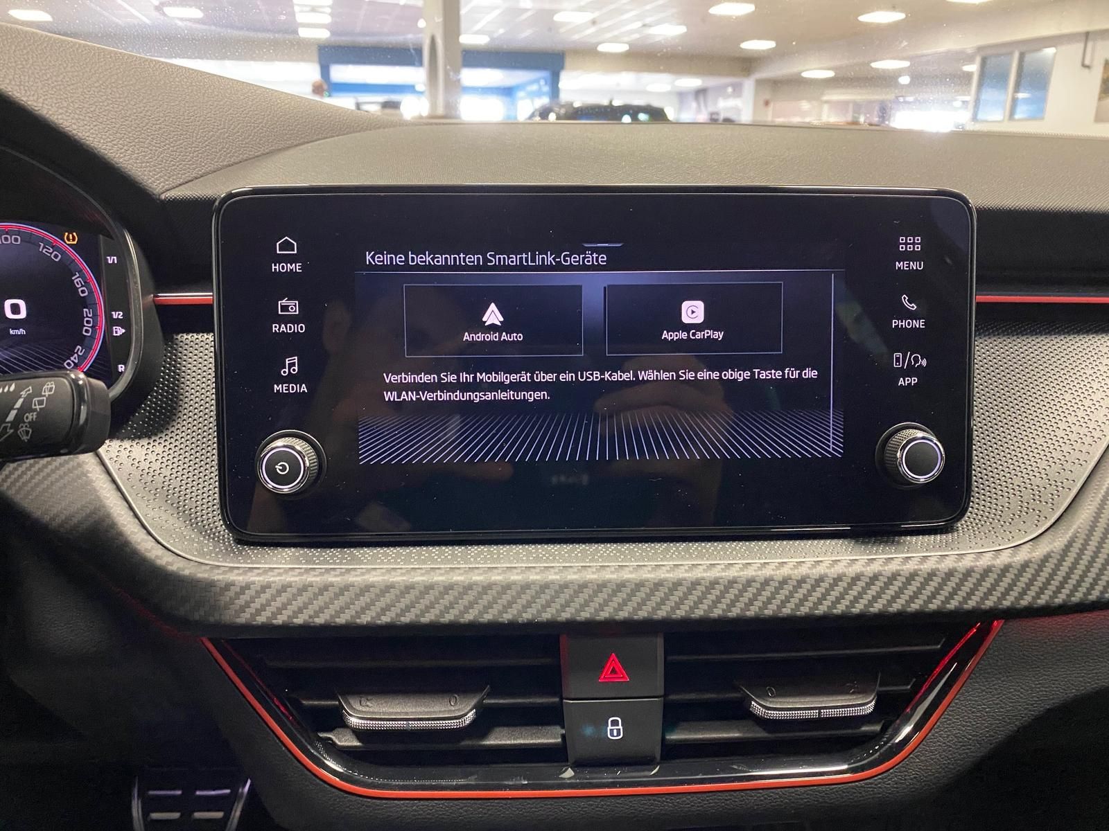 Fahrzeugabbildung SKODA Kamiq 1.5 TSI DSG Monte Carlo+MATRIX+PANO+5J GAR