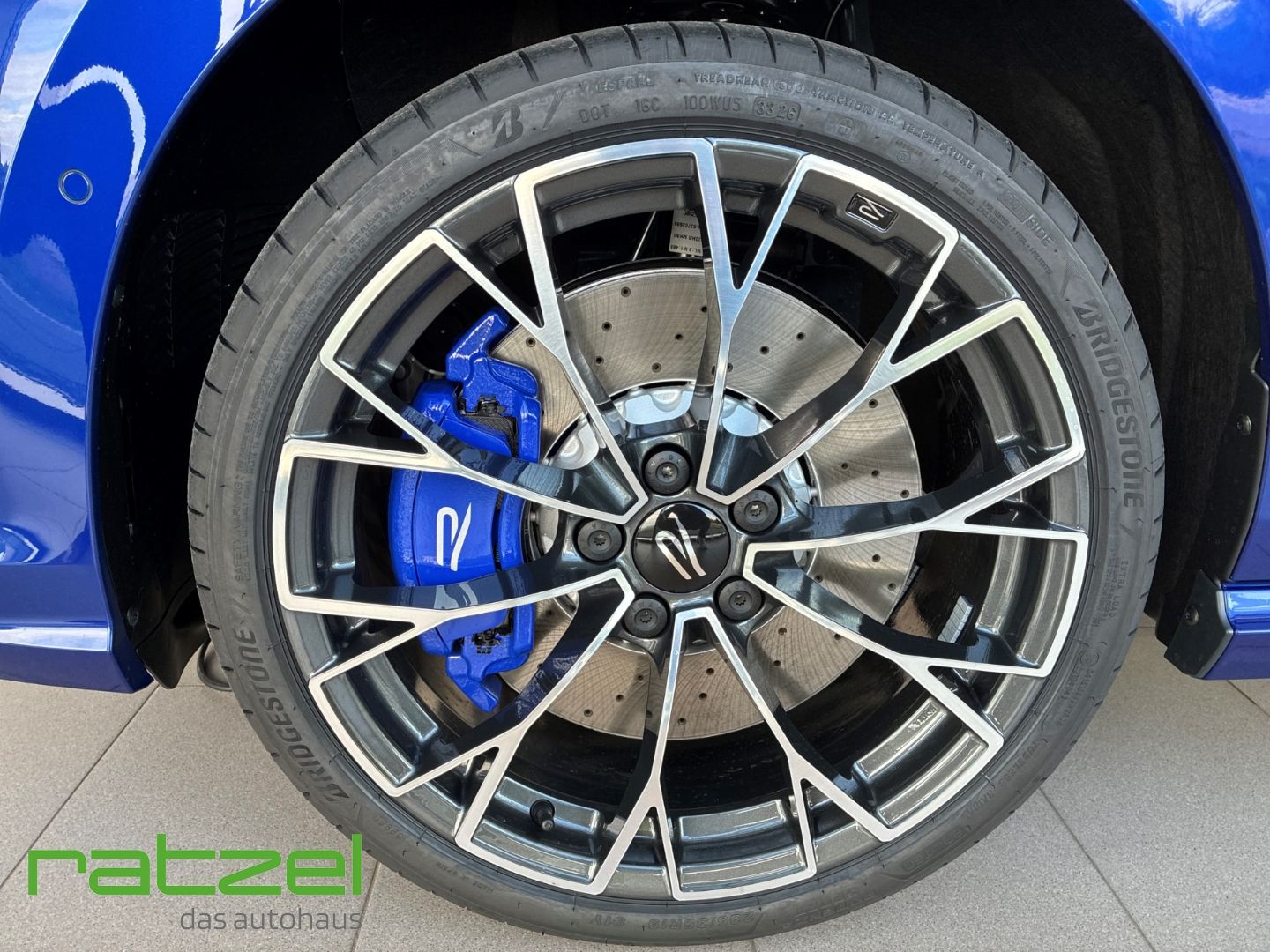 Fahrzeugabbildung Volkswagen Golf R VIII 2.0 Akra+Performance Paket+IQ.Light