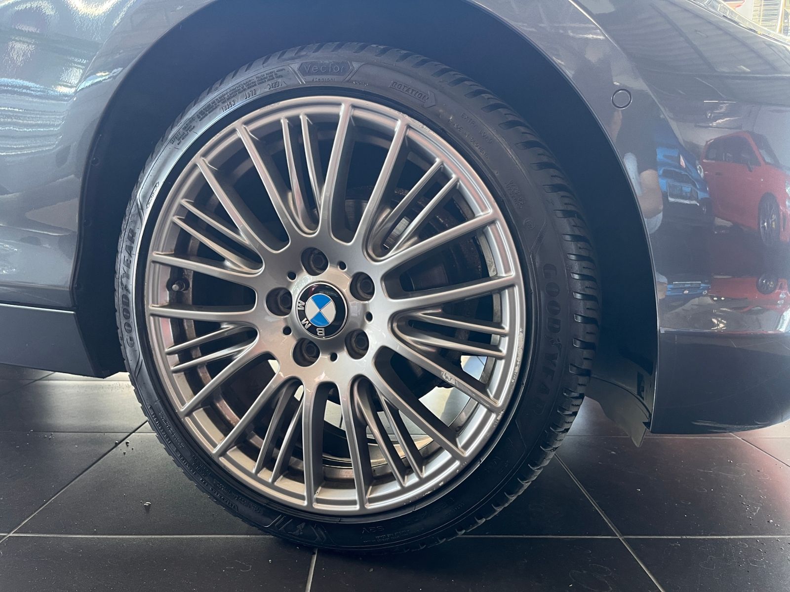 Fahrzeugabbildung BMW 118 i Sport Line KLIMA LED SHZ PDC 17"