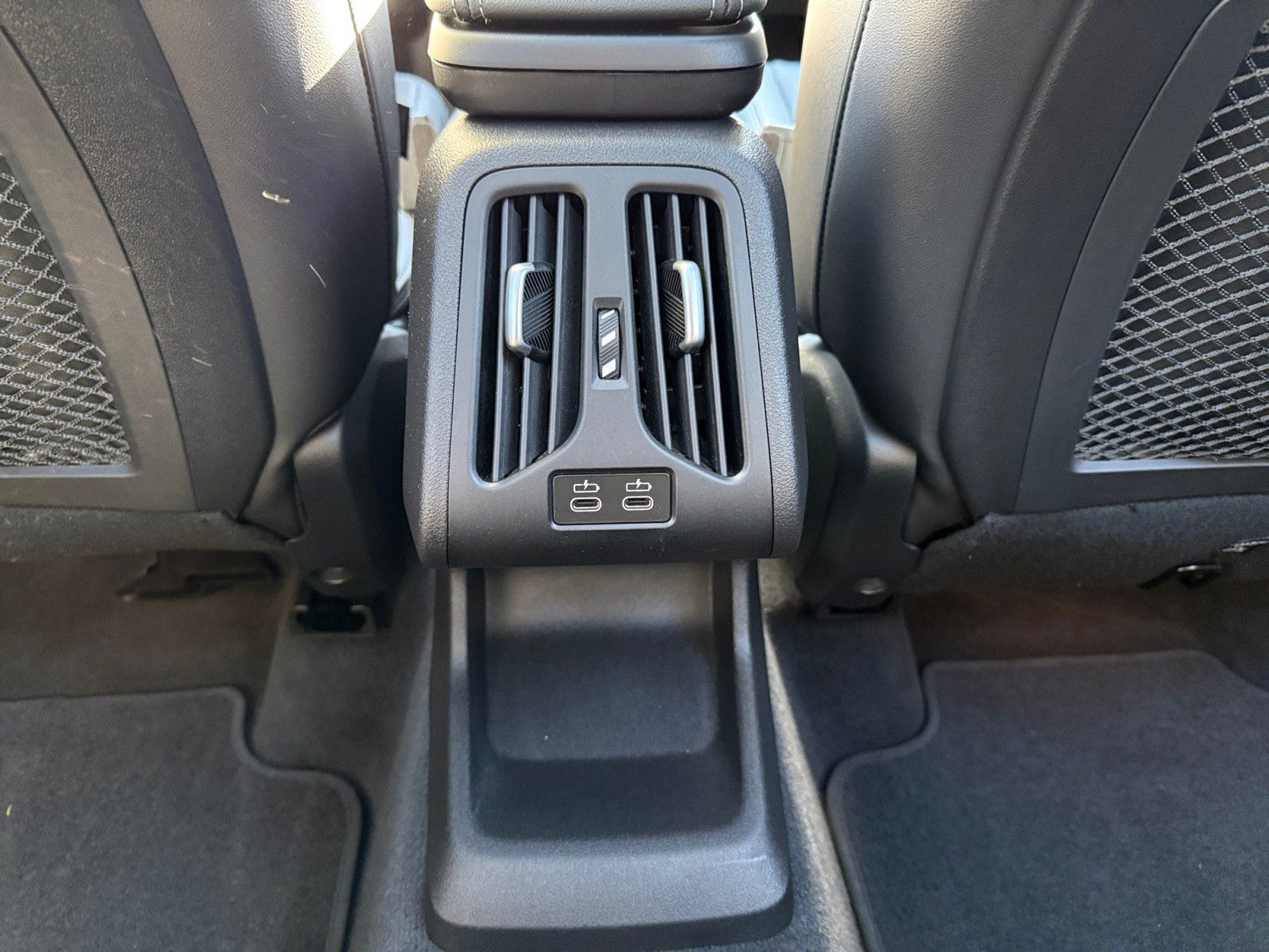 BMW X1 23d xDrive AHK/ADAPTLED/HUD/360°/PANO/DAB foto 12
