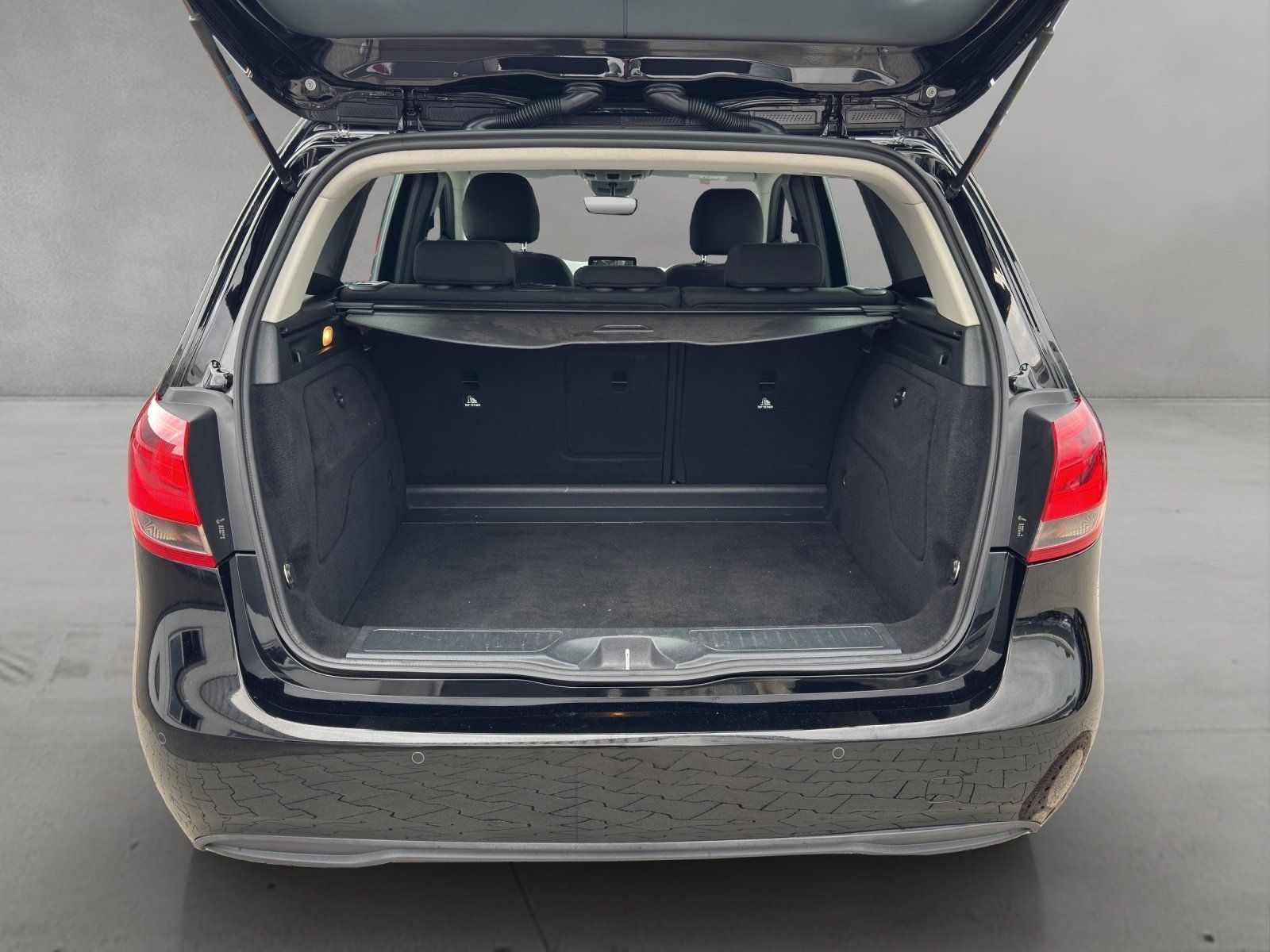 Fahrzeugabbildung Mercedes-Benz B 200 d 7G COMAND Totwinkel SHZ SpiegelPkt PTS