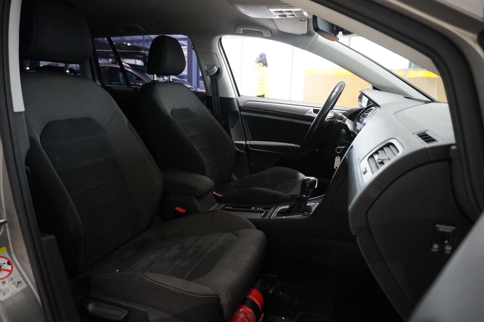 Fahrzeugabbildung Volkswagen Golf VII VARI. 1.6 TDI COMOFRT. DSG NAVI/LED/SHZ