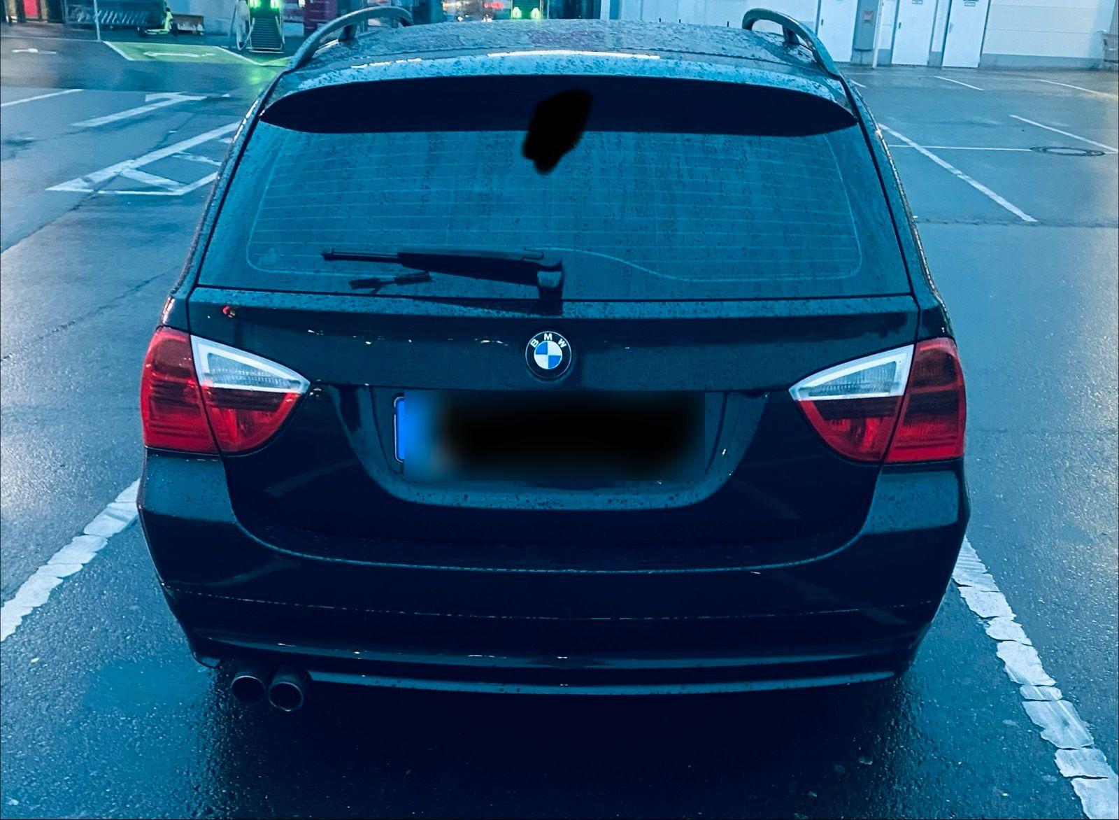 BMW 325 2006 — rear view