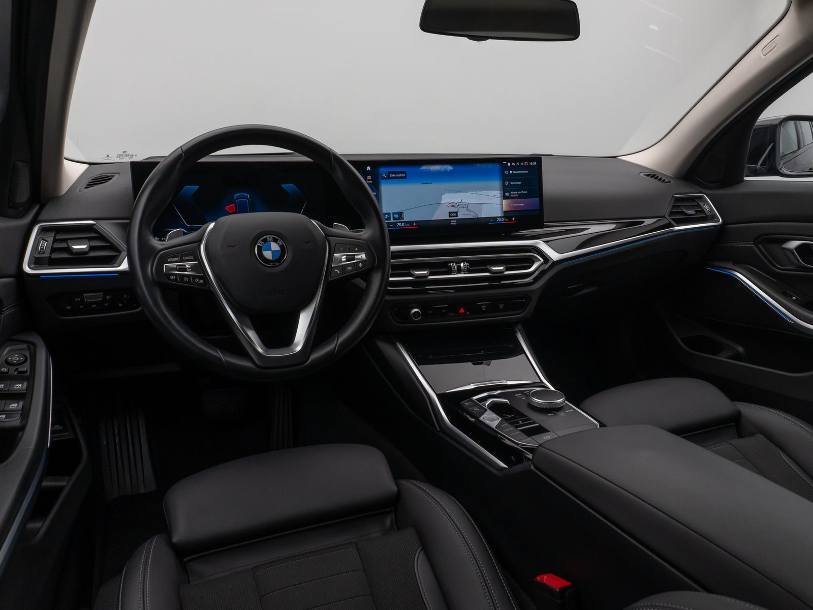 Fahrzeugabbildung BMW 318d Kamera DAB HiFi HUD Leder Komfort Sport LED