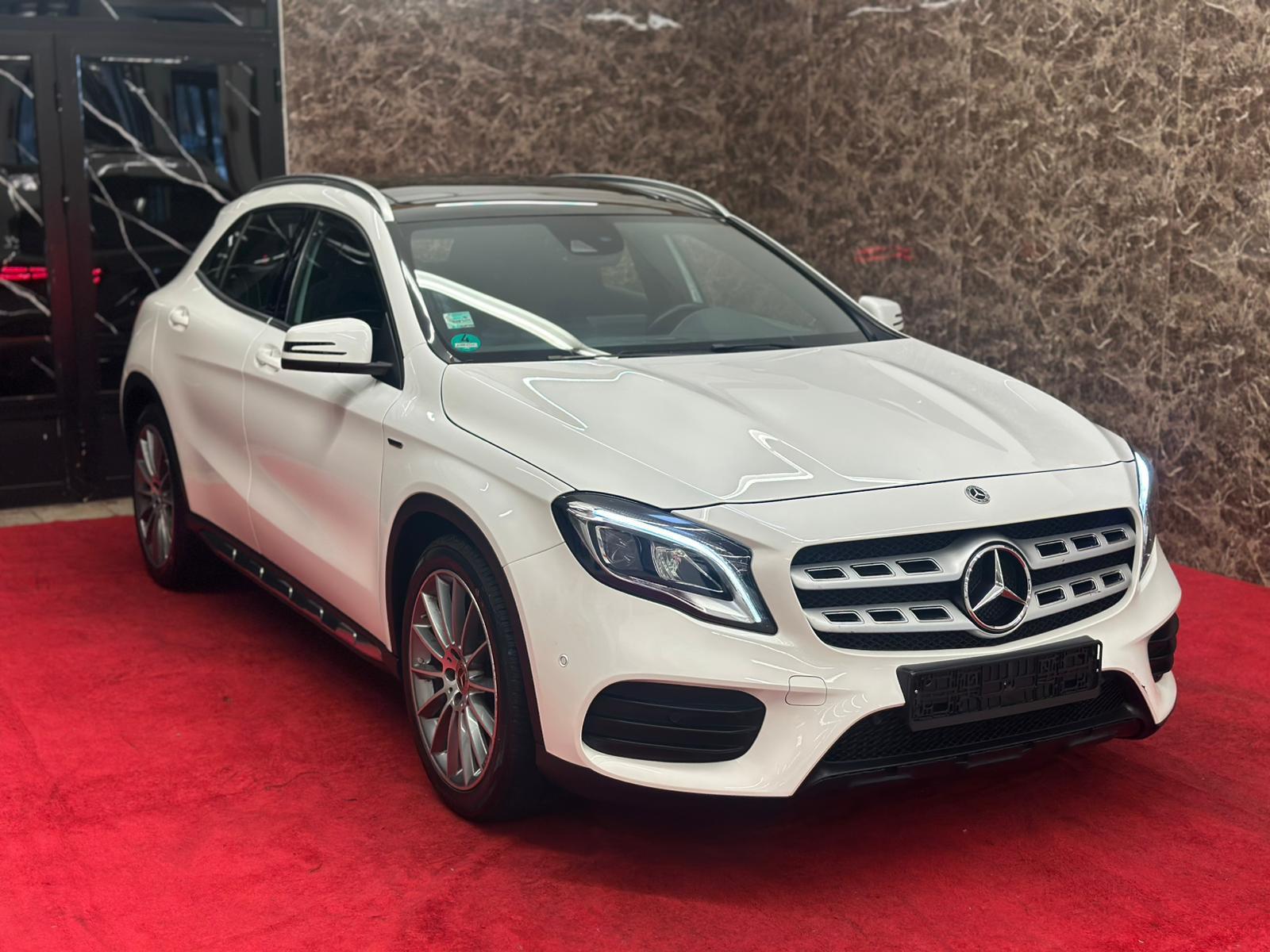 Mercedes-Benz GLA 200 D DCT PANO KAMERA SHZ 49TKM