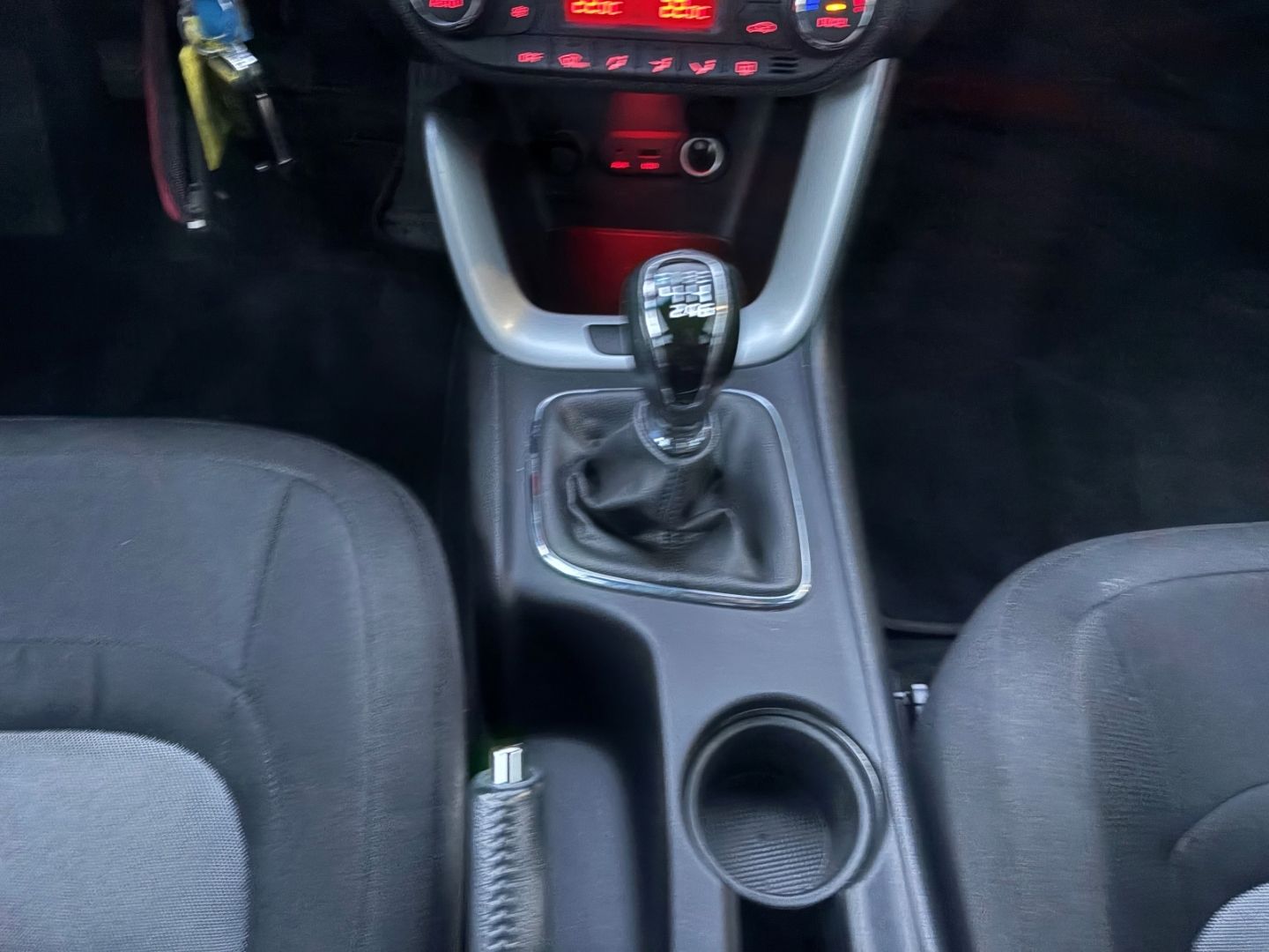 Fahrzeugabbildung Kia Ceed FIFA World Cup Edition Navi Mehrzonenklima