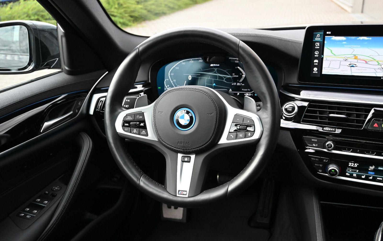 Fahrzeugabbildung BMW 530e M SPORT °ACC°GLASDACH°HUD°LASER°SITZKLIMA°