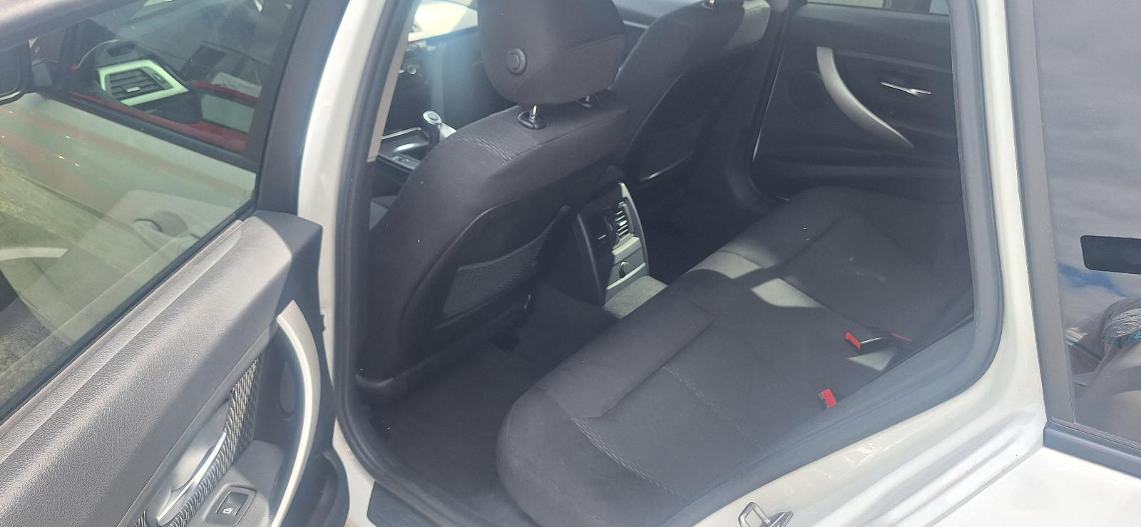 BMW 318 2012 — photo 10