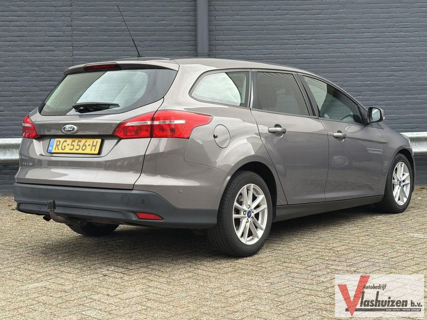 Ford Focus 2014 — rear view