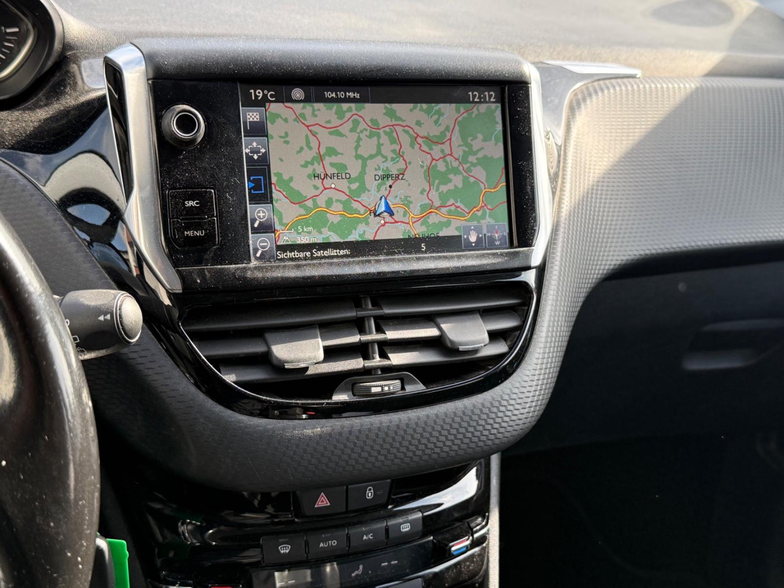 Peugeot 2008 2015 — photo 10