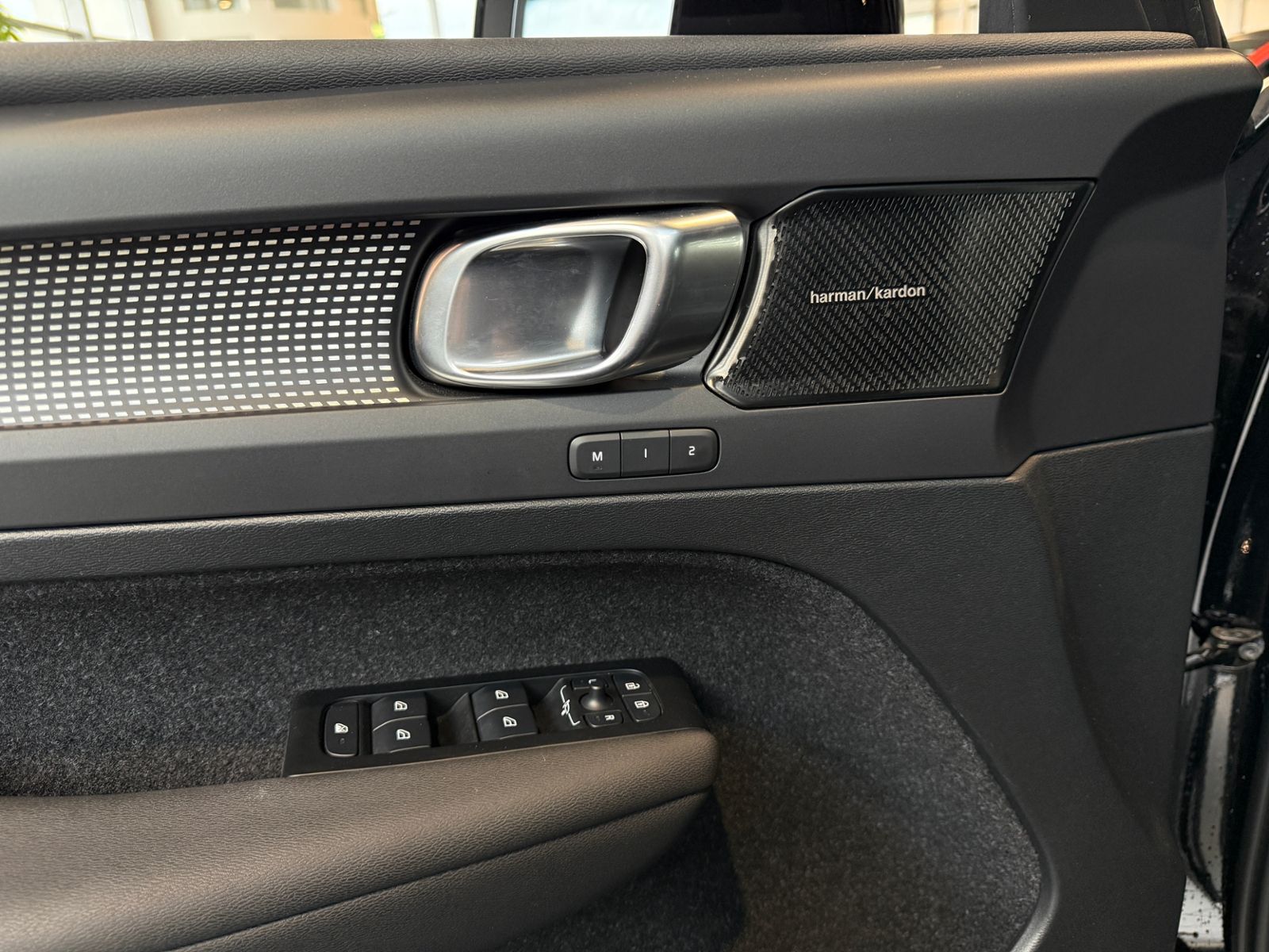 Fahrzeugabbildung Volvo XC40 R Design H/K ACC AHK KAM