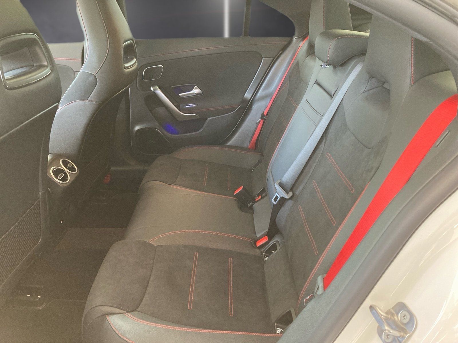 Fahrzeugabbildung Mercedes-Benz CLA 35 AMG 4M*Aero*Pano*HUD*Burm*STDHZG*Dist*360
