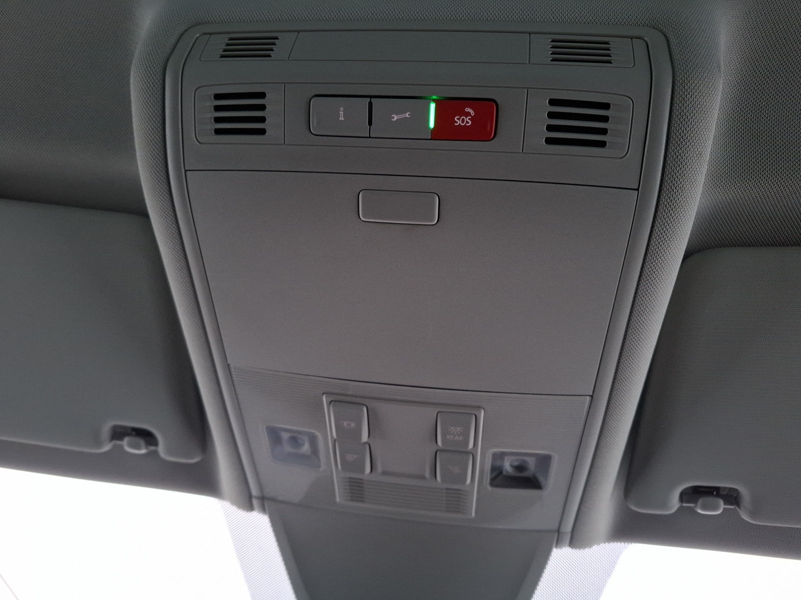 Fahrzeugabbildung Volkswagen Tiguan TDI Life DSG 4M Standhzg Matrix Navi AID