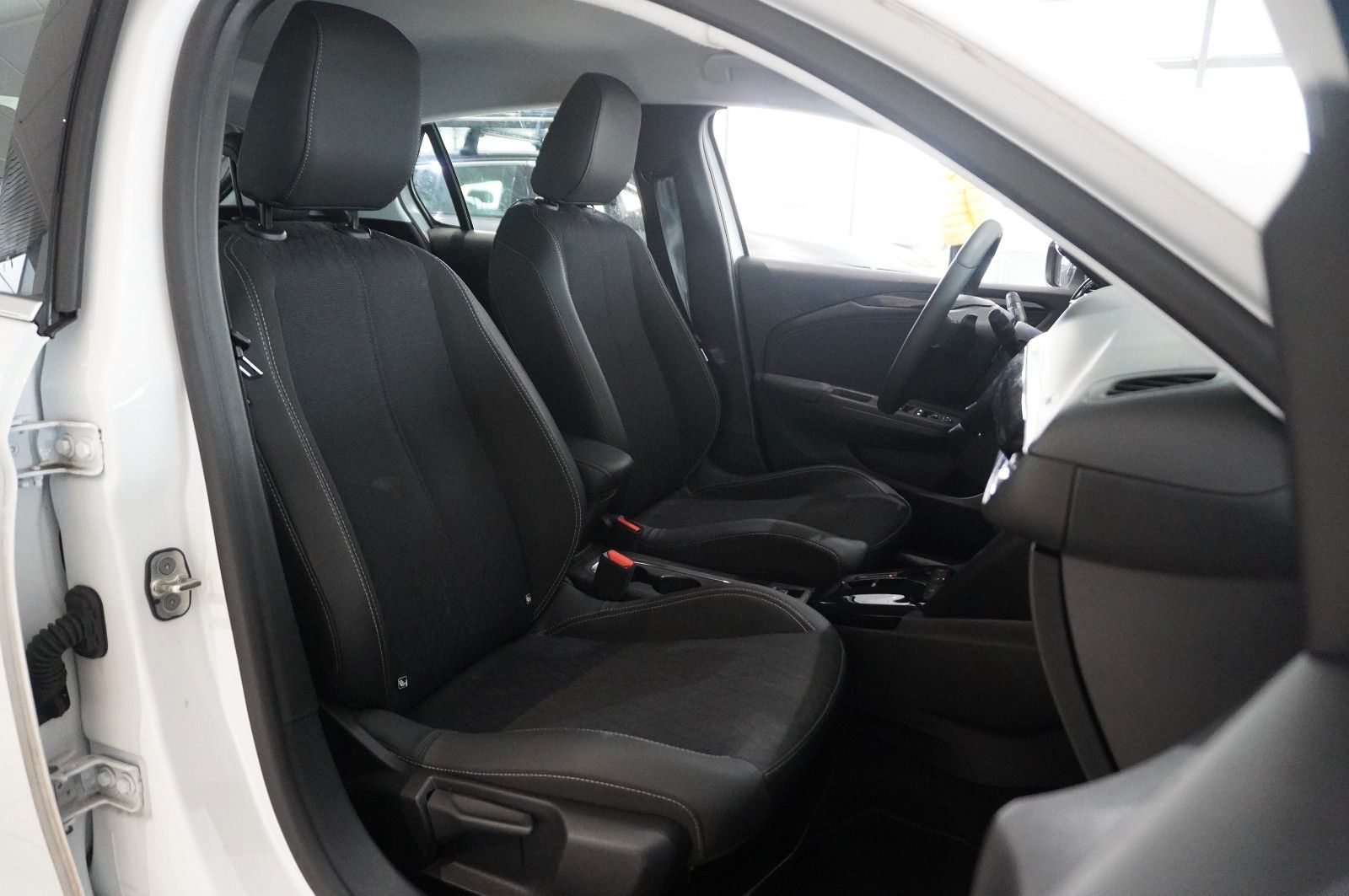 Fahrzeugabbildung Opel Corsa F 1.2T ELEGANCE NAVI/LED/VIRT/KAMERA/DAB+