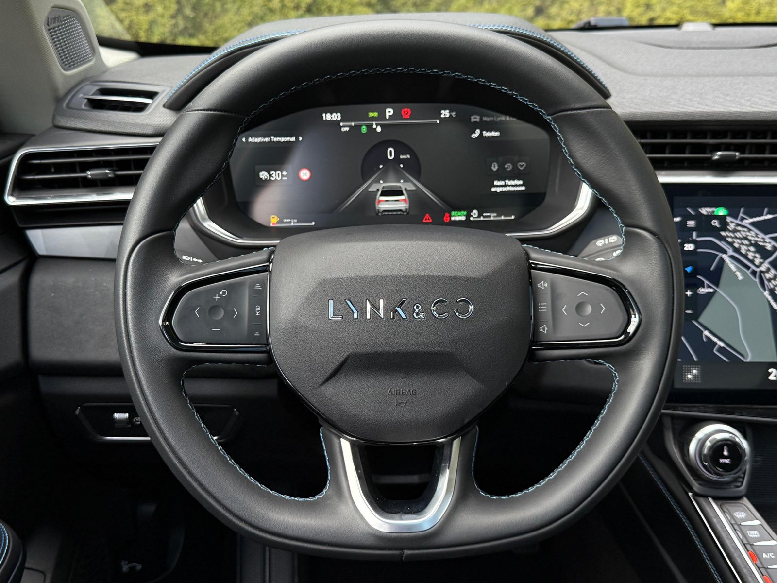 Fahrzeugabbildung Lynk&Co 01 1.5 T Aut PHEV PANO+LED+NAVI+ACC+MEMO+SHZ+360