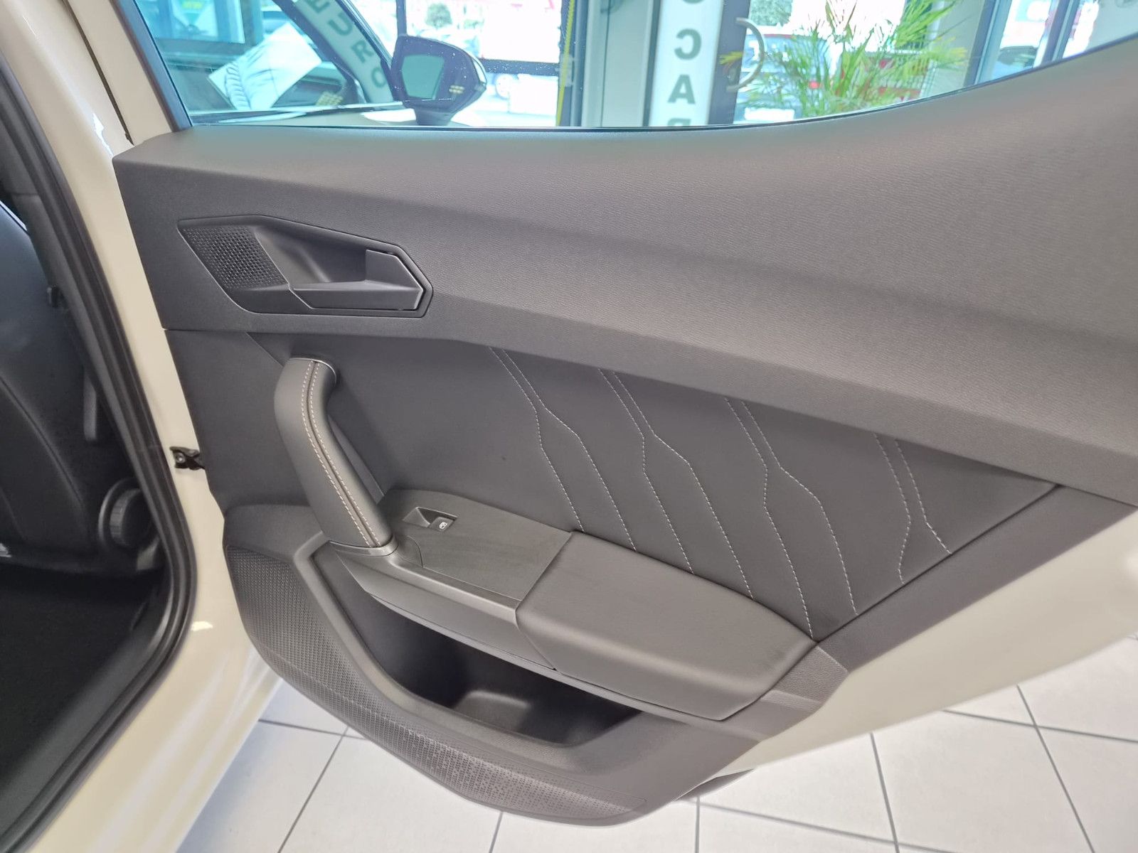 Fahrzeugabbildung CUPRA Leon VZ e-Hybrid / GEPFLEGT / NAVI / KAMERA