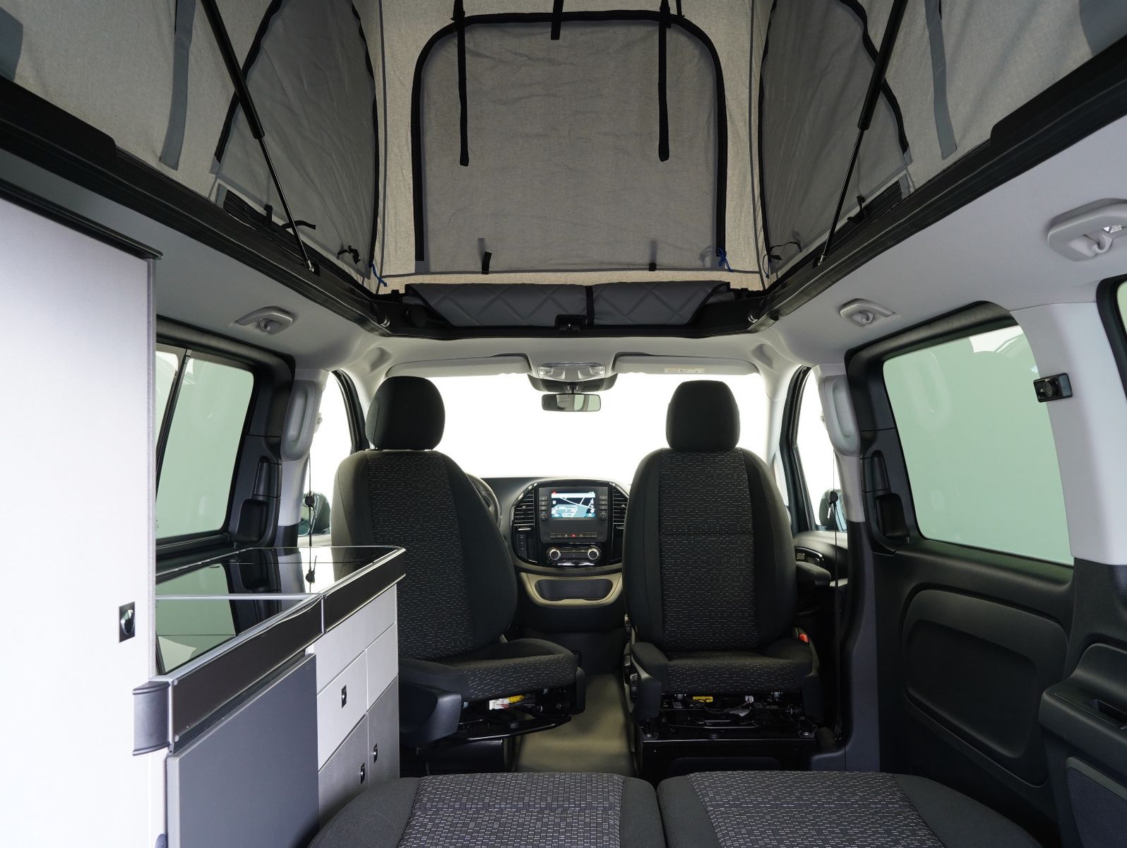 Fahrzeugabbildung Pössl VANSTAR Vito Tourer 119 CDI Pro 4x4 lang KÜCHE