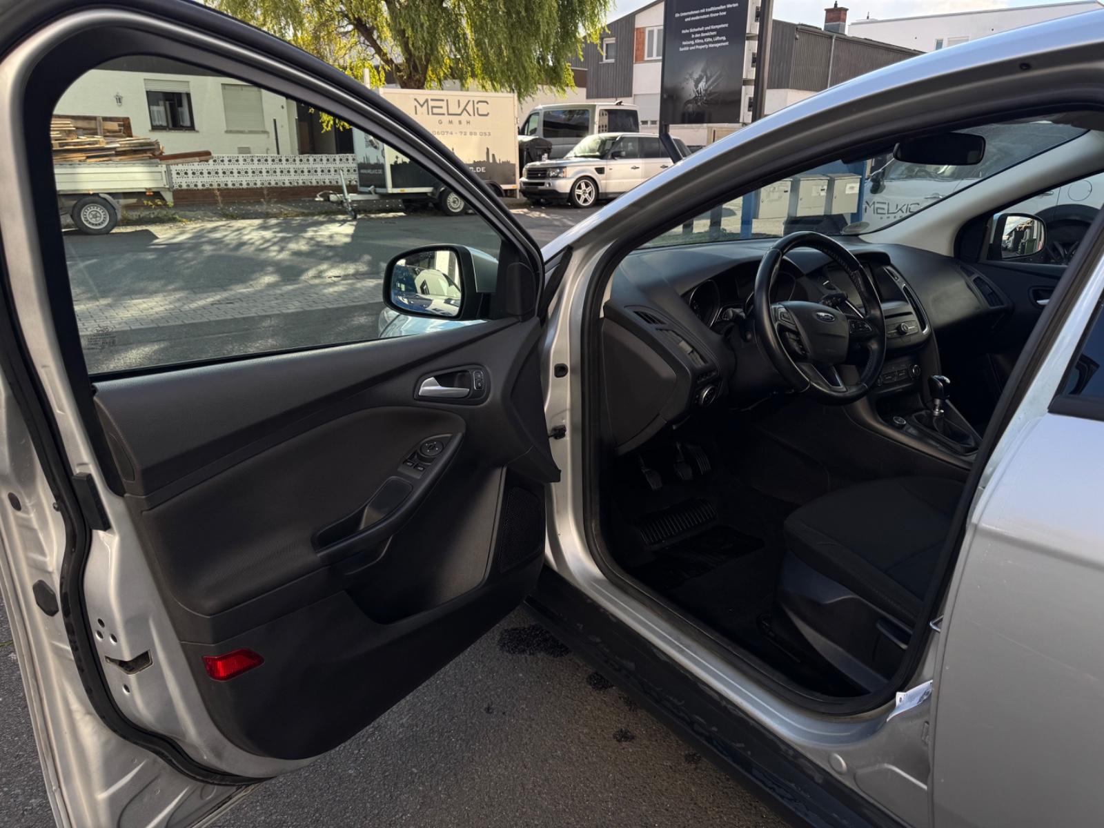 Ford Focus 2015 — photo 14