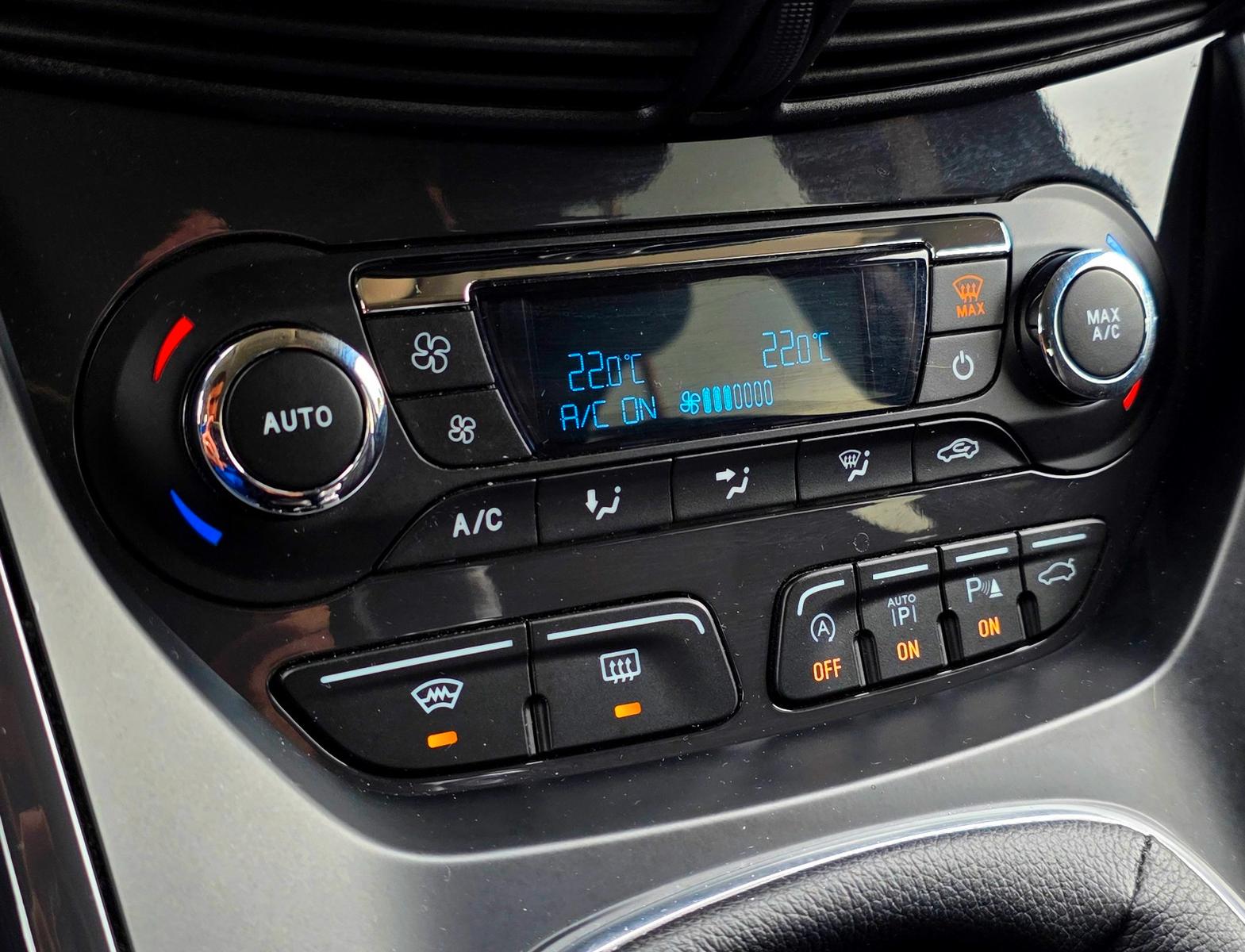 FORD KUGA 150CH - TITANIUM - 4X4 - BVM - HAYON ÉLECTRIQUE - PACK SPORT - COURROIE DE DISTRIBUTION NEUVE