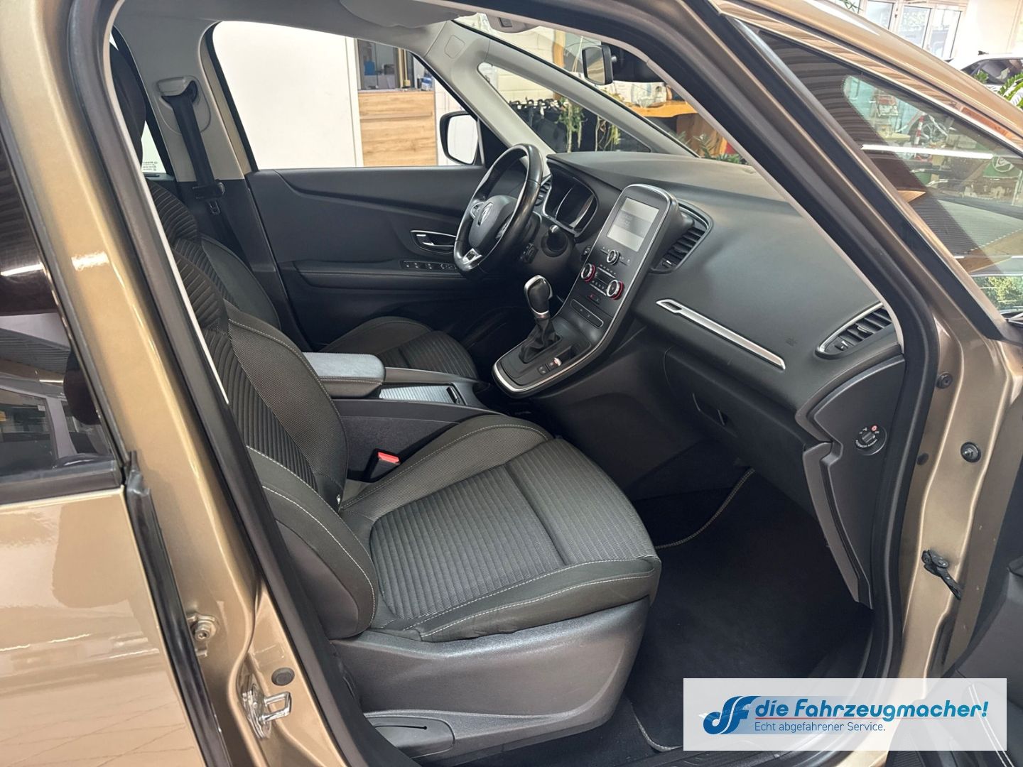 Fahrzeugabbildung Renault Scenic IV Grand Experience 1.5 dCi  DAB Keyless