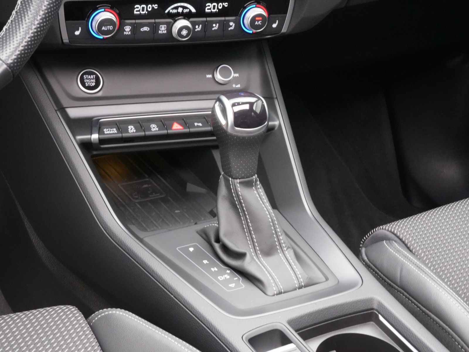 Audi Q3 40 quattro S line NAVI PANO KAM LED SHZ PDC foto 13