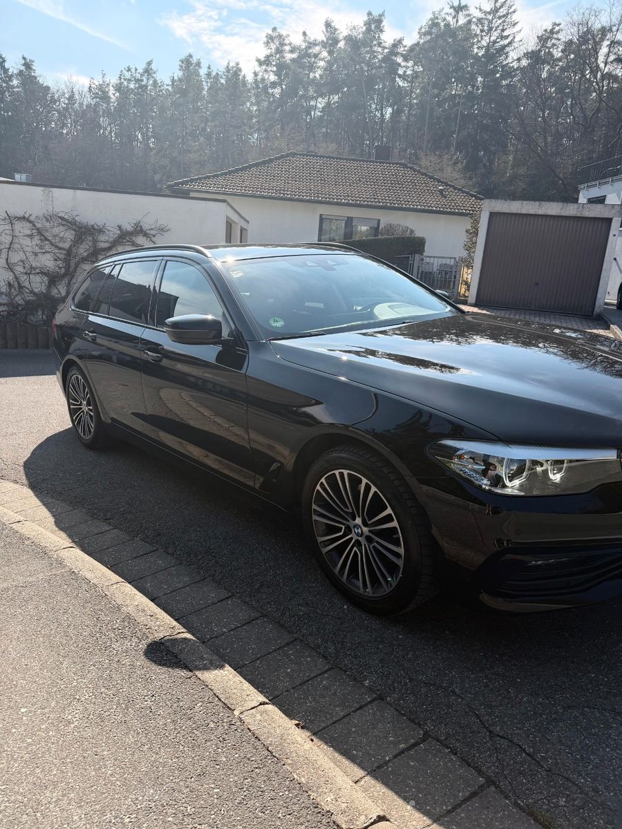BMW 520d Touring A - Sportline Virtual Cockpit usw 