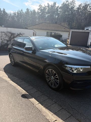 BMW 520d Touring A - Sportline Virtual Cockpit usw 