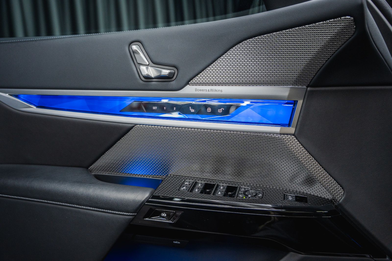 Fahrzeugabbildung BMW 740 d xDrive *M Sport Pro*Iconic Glow*Theater TV