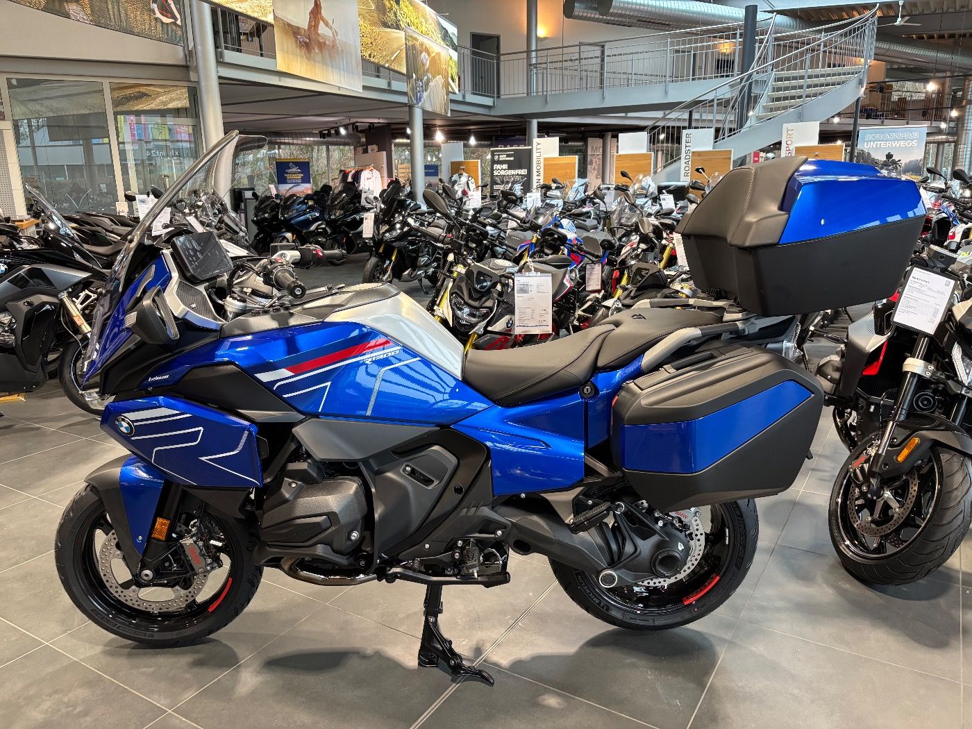 Fahrzeugabbildung BMW R 1300 RT 4 Pakete ASA
