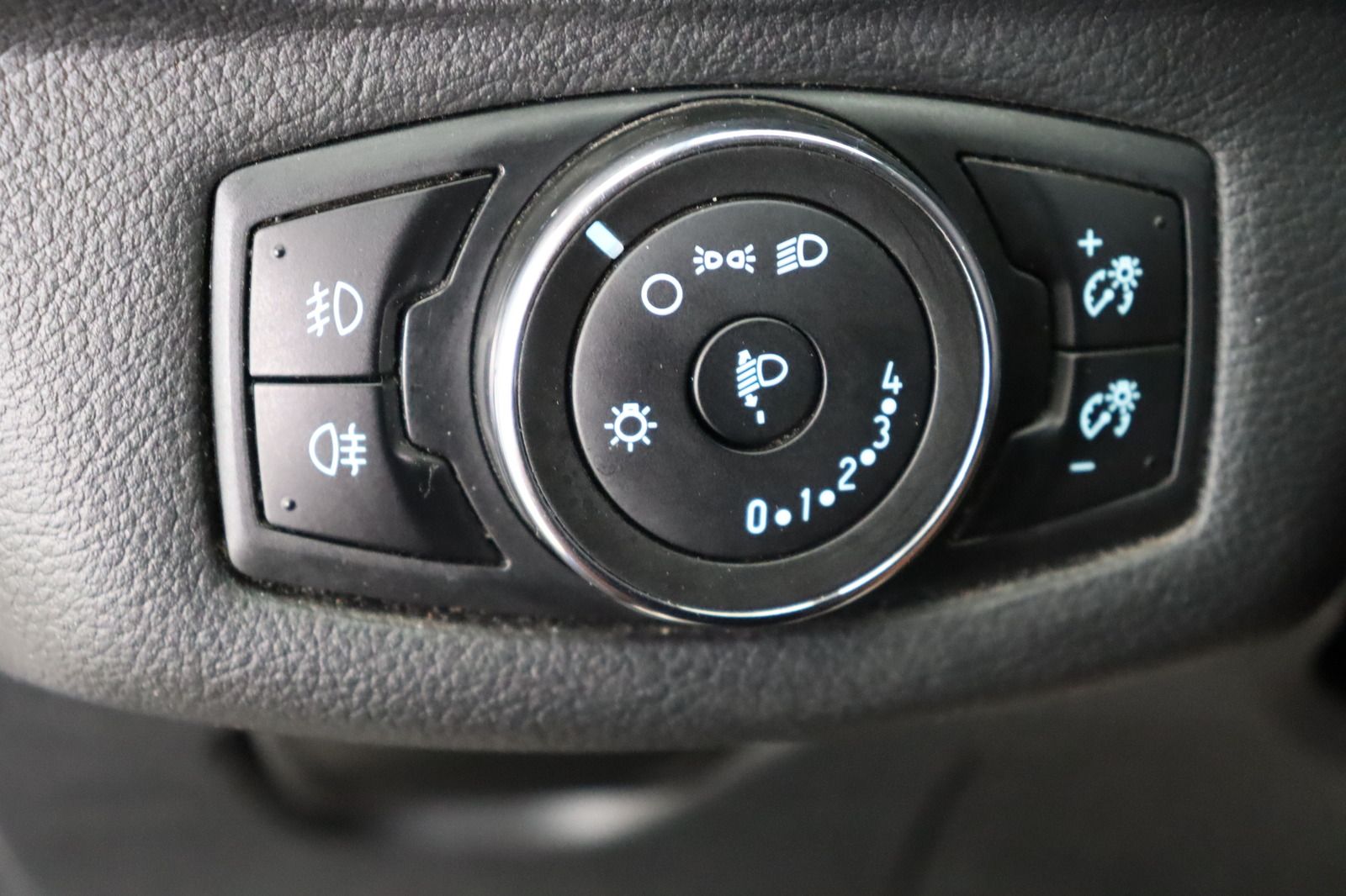 Fahrzeugabbildung Ford B-Max SYNC Edition * Navi * SHZ * PDC