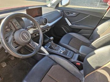 Bild 5 Audi Q2 1,5 TFSI 35 design 8-fach bereift AHK Navi