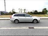 Toyota Avensis 2.2 D CAT - Toyota Avensis aus 2005 mit Diesel-Antrieb