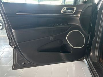 Jeep Grand Cherokee - 9